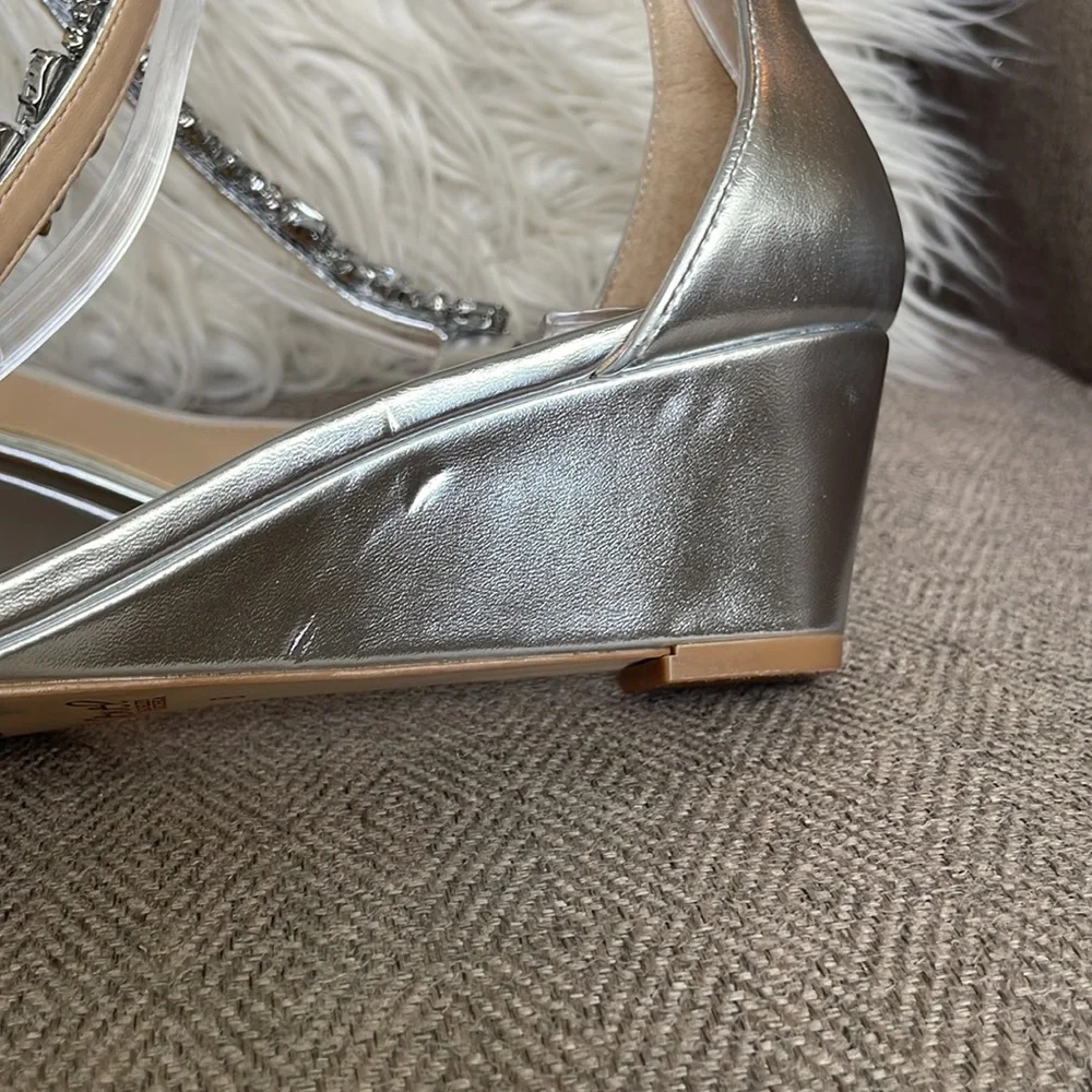 Jewel Badgley Mischka “DARRELL” Wedges‎